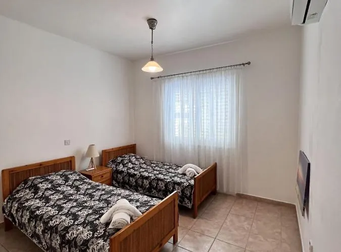 Pafia Sunbeach Townhouse *