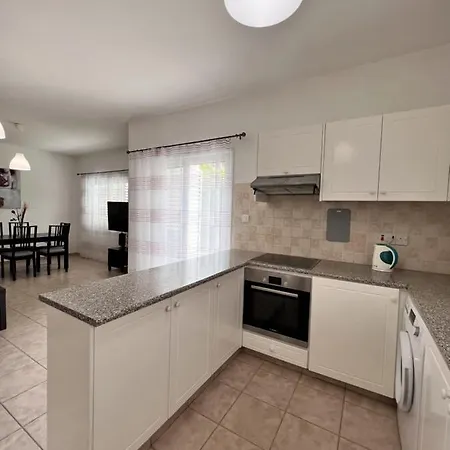 Pafia Sunbeach Townhouse *