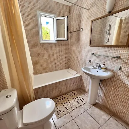 Pafia Sunbeach Townhouse *