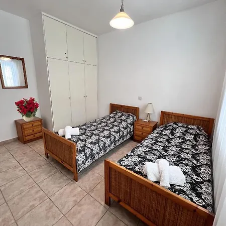 Pafia Sunbeach Townhouse Ferienhaus *