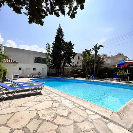 Prázdninový dům Pafia Sunbeach Townhouse *