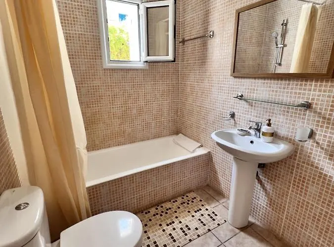 Pafia Sunbeach Townhouse *