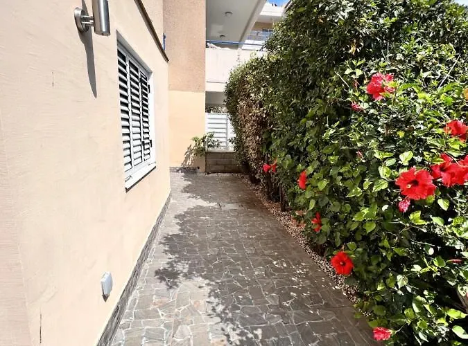 Semesterbostad Pafia Sunbeach Townhouse