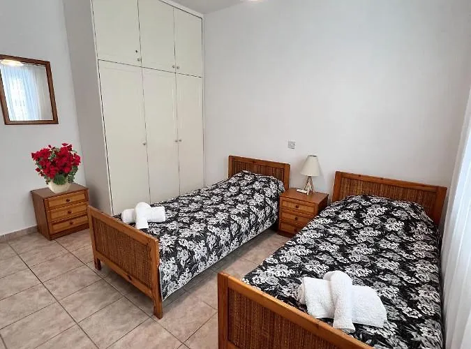 Pafia Sunbeach Townhouse Semesterbostad *