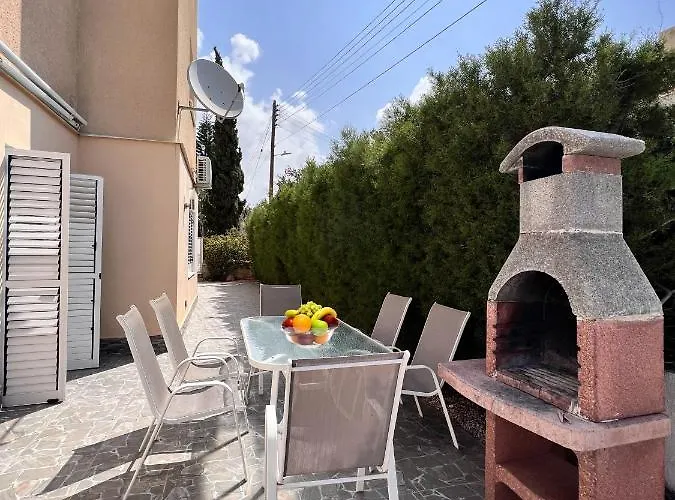 Semesterbostad Pafia Sunbeach Townhouse *