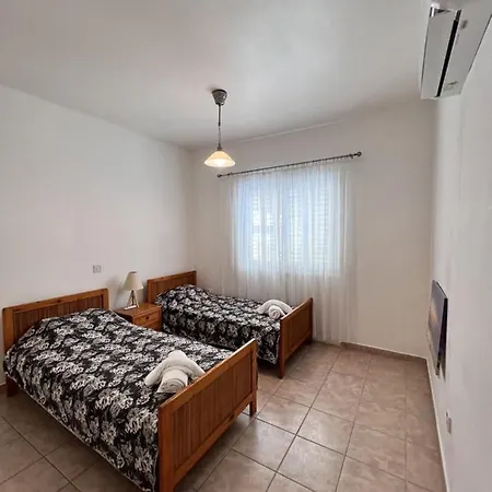 Pafia Sunbeach Townhouse *