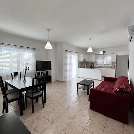 Pafia Sunbeach Townhouse * بافوس