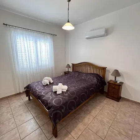 بيت للعطل Pafia Sunbeach Townhouse